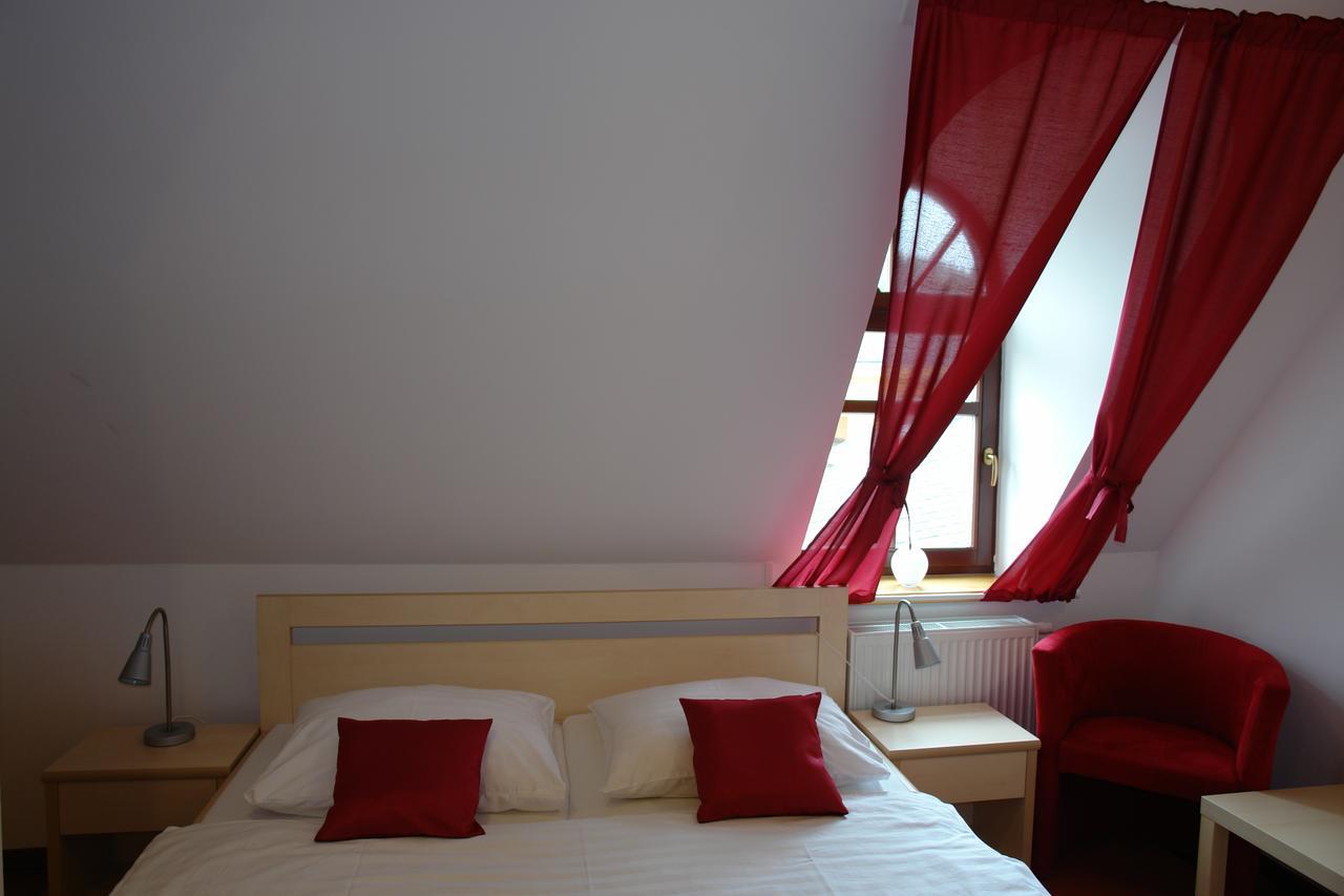 Hotel Strelnice Теплице-над-Метуи Экстерьер фото