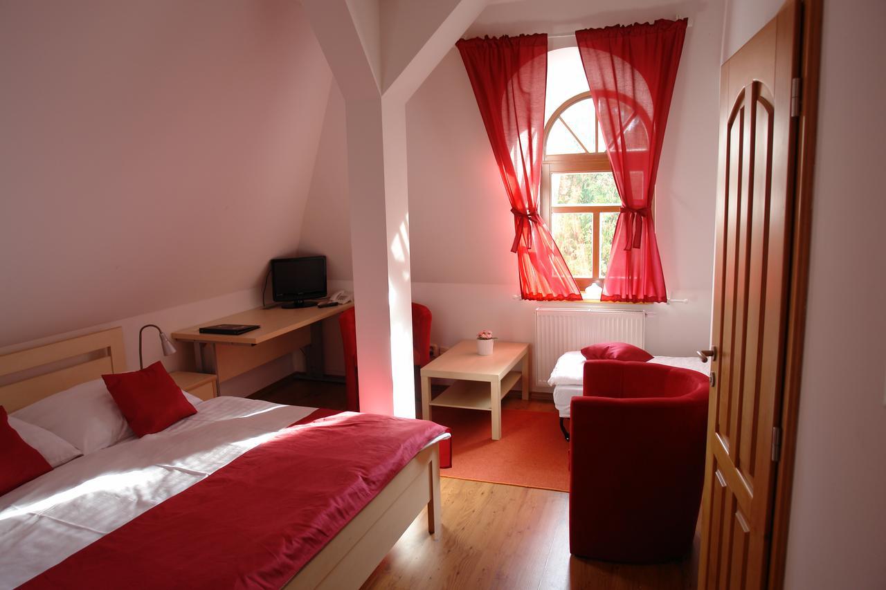 Hotel Strelnice Теплице-над-Метуи Экстерьер фото
